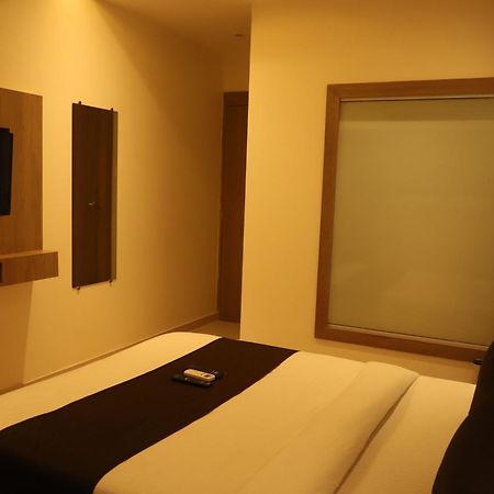 Hotel Sai Pritam Mumbai Kültér fotó