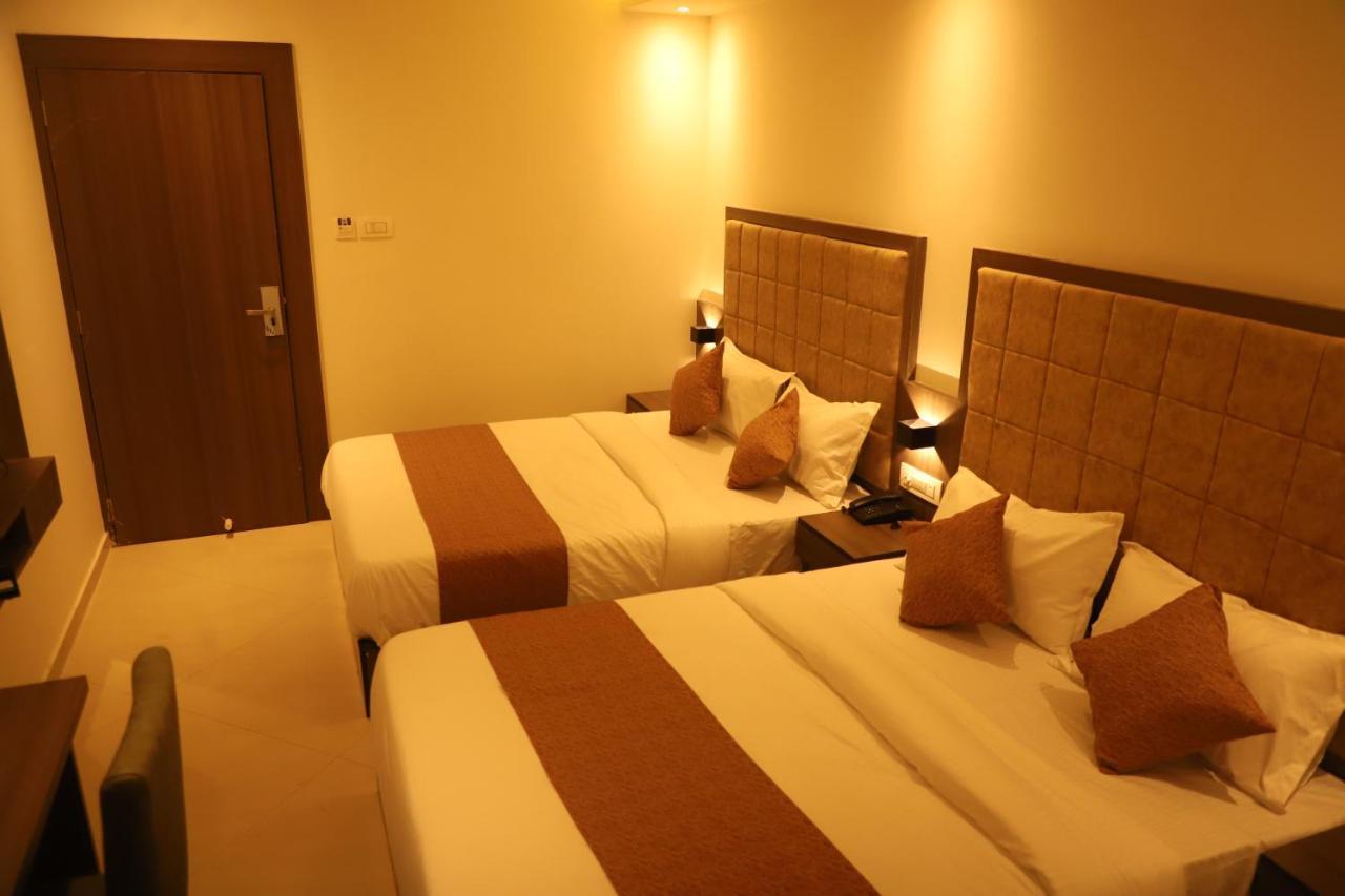 Hotel Sai Pritam Mumbai Kültér fotó