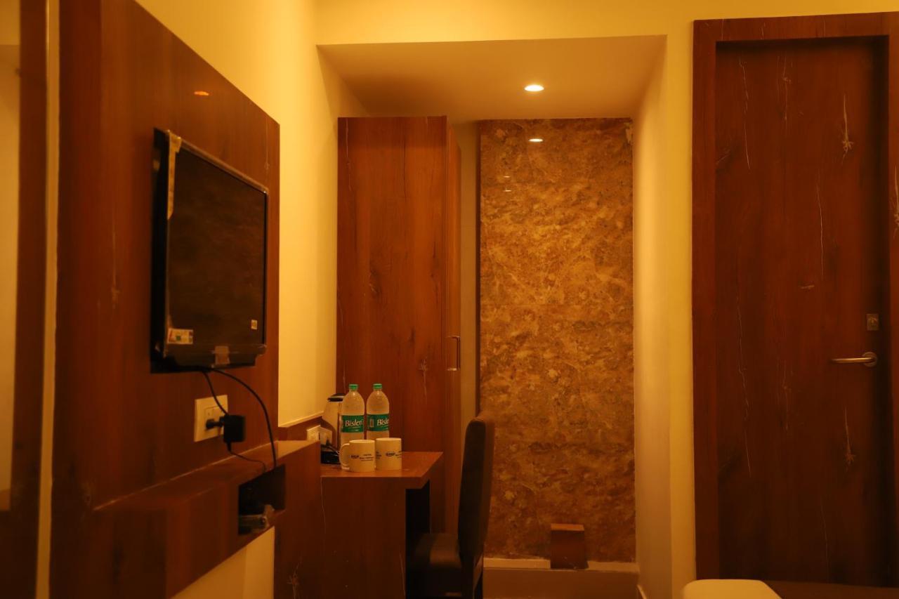 Hotel Sai Pritam Mumbai Kültér fotó