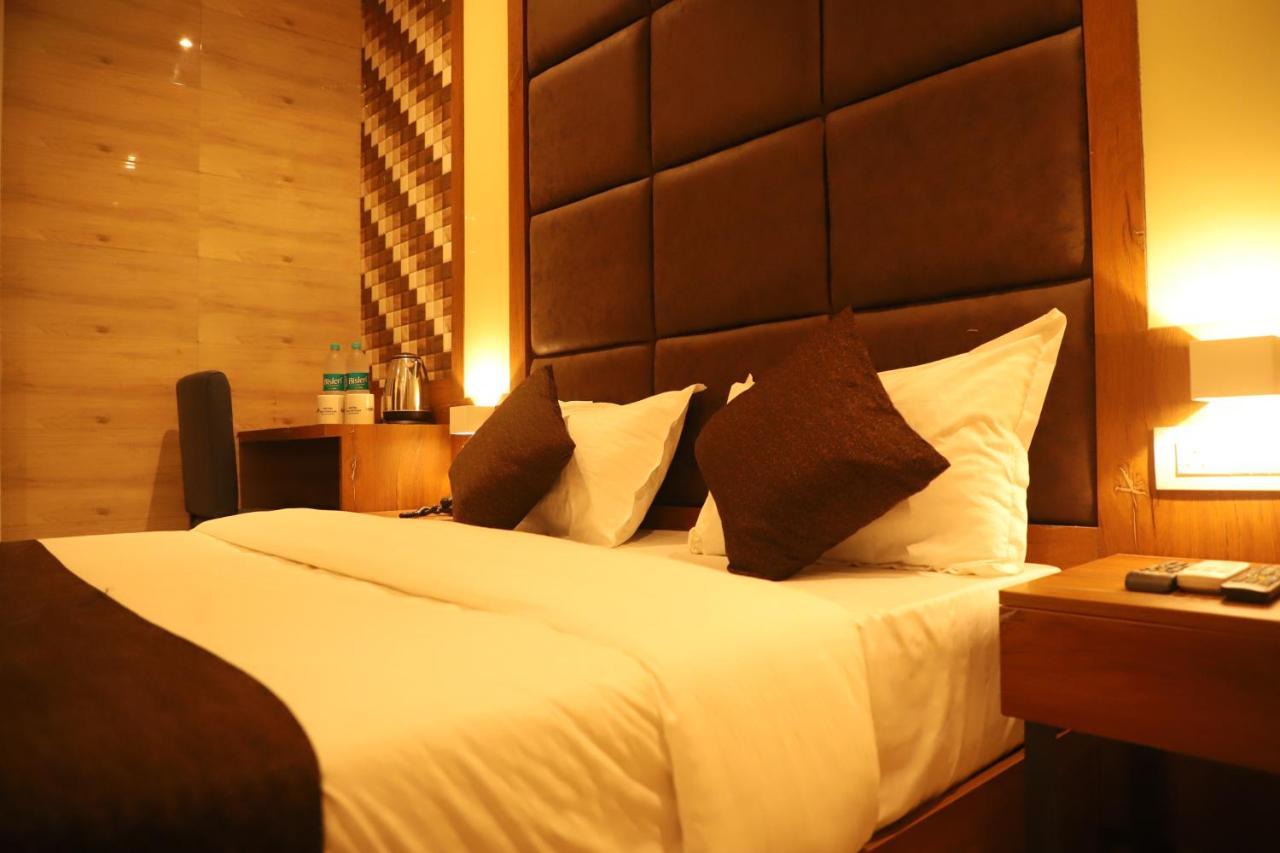 Hotel Sai Pritam Mumbai Kültér fotó