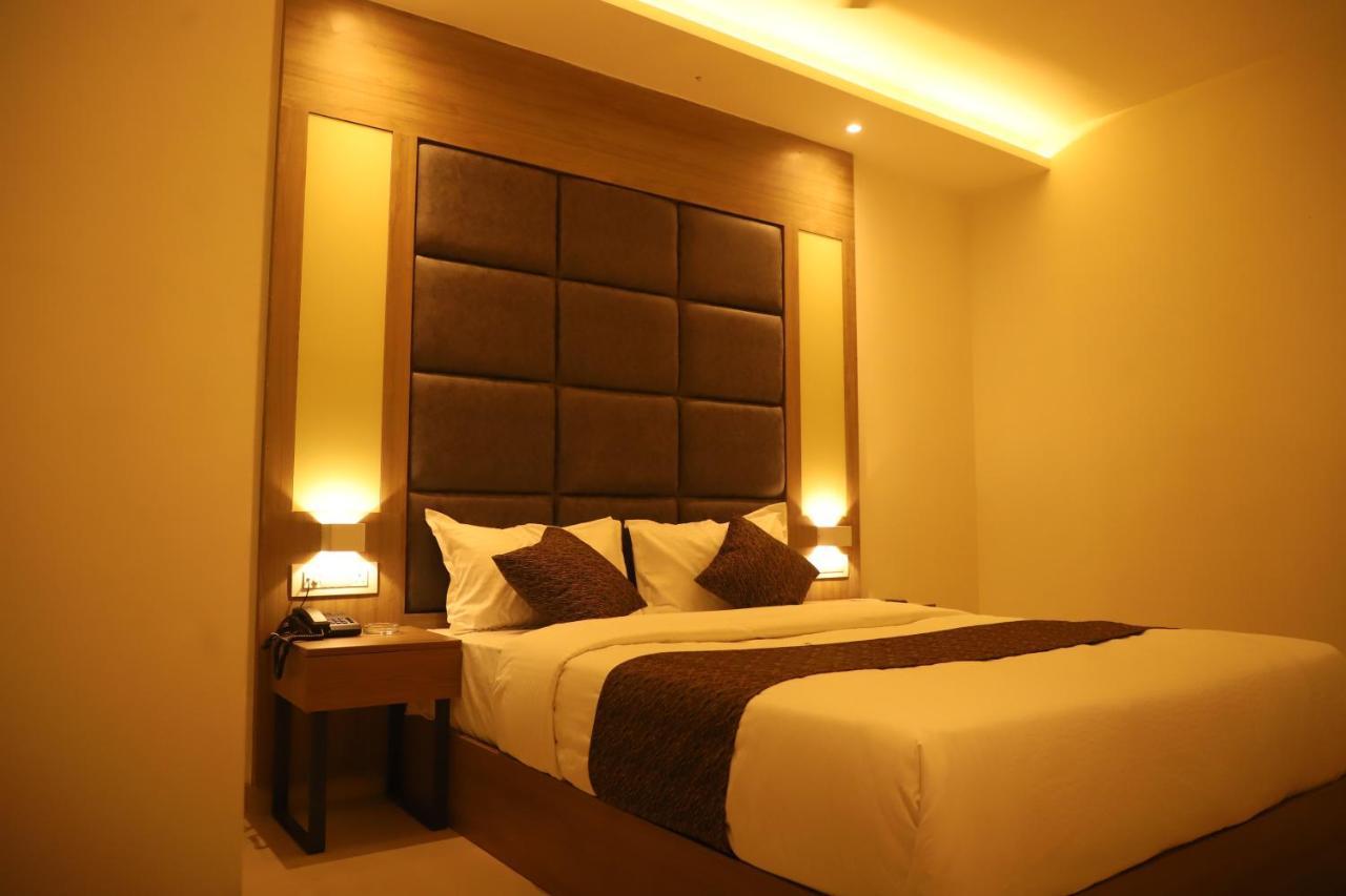 Hotel Sai Pritam Mumbai Kültér fotó