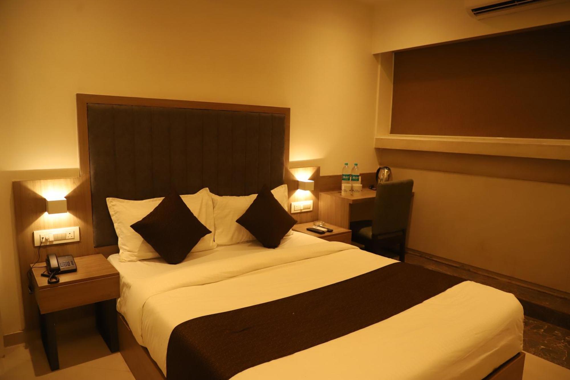 Hotel Sai Pritam Mumbai Kültér fotó